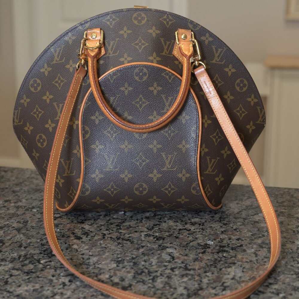 Louis Vuitton Ellipse MM Monogram Handbag – Y2K Vintage – Shoulder Strap & Lock